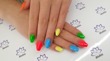 paznokcie tytanowe - rainbow nails