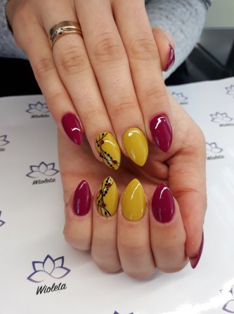 paznokcie tytanowe - musztardowe, merlot nailart