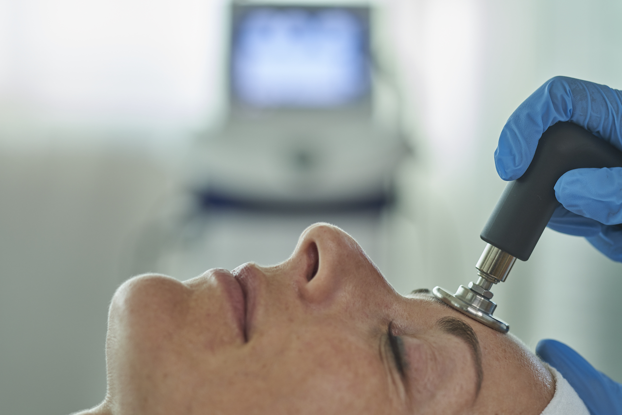 Indiba na twarz – zbliżenie elektrody